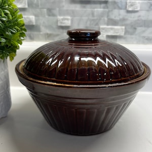 Vintage 1940’s brown stoneware 7.5" lidded bowl | serving/casserole dish | Farmhouse kitchen | Made in USA