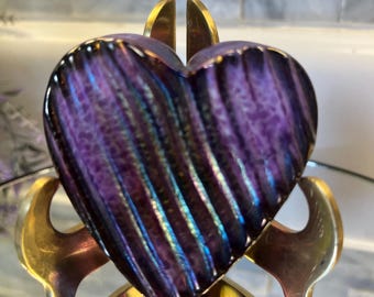 Robert Held Art Glass Hand Crafted Heart Shaped Paperweight Iridescent Purple Ribbed