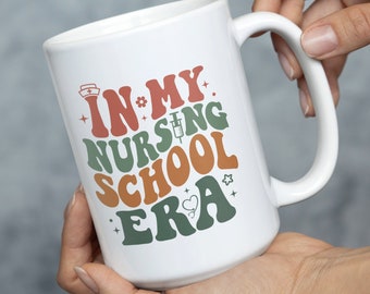 I min sjukskötersketid mugg, sjuksköterskestudent, sjuksköterskeeran, sjuksköterskeutbildningsgåva, rolig sjuksköterskemugg, sjuksköterskestudentmugg, framtida sjuksköterskamugg