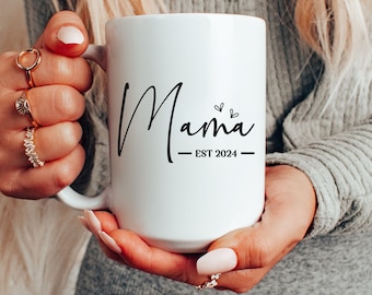 Taza "Nueva Mamá Est. 2024" de 15 oz, Taza para Futura Mamá, Regalo para una Nueva Mamá, Taza 2024, Regalo para una Futura Mamá, Regalo para una Futura Mamá