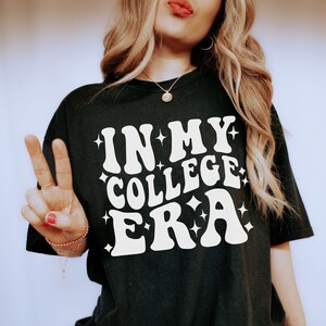 In meiner College-Ära Tshirt neuer College-Student Geschenk, Abschlussgeschenk, Geschenk für einen Highschool-Graduierten, Universitäts-Shirt, lustiges College-Hemd