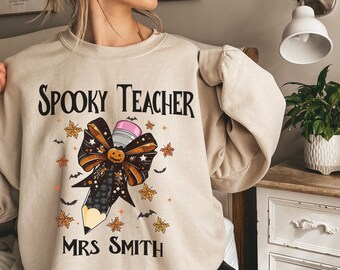 Felpa di Halloween con fiocco a matita per insegnante spettrale, camicia di Halloween per insegnanti, camicia per insegnanti di Halloween, Dolcetto o insegnamento, regali per gli insegnanti