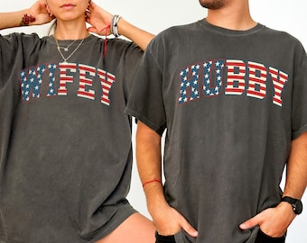 Camiseta de marido y mujer para el 4 de julio, camiseta de boda del 4 de julio, camisetas de luna de miel, camiseta de recién casados, camiseta de marido y mujer independientes