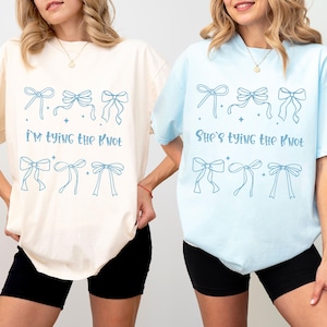 She&#39;s Tying the Knot Bridal Party Shirt, Blue Theme Bachelorette Party, Coquette Aesthetic Bridesmaids, Girly Bow Bachelorette Tops