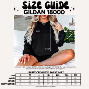 K&ouml;nnte beinhalten: Gr&ouml;&szlig;entabelle f&uuml;r ein Unisex-Sweatshirt mit Rundhalsausschnitt, die die Ma&szlig;e in Zoll f&uuml;r die Gr&ouml;&szlig;en S bis 4XL zeigt. Die Tabelle enth&auml;lt Breite, L&auml;nge und &Auml;rmell&auml;nge.