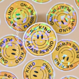 Adesivo retrò "Be Kind Rewind" / Adesivo in vinile / Adesivo olografico / Adesivo per laptop / Adesivo retrò / Adesivo VHS / Adesivo anni '80