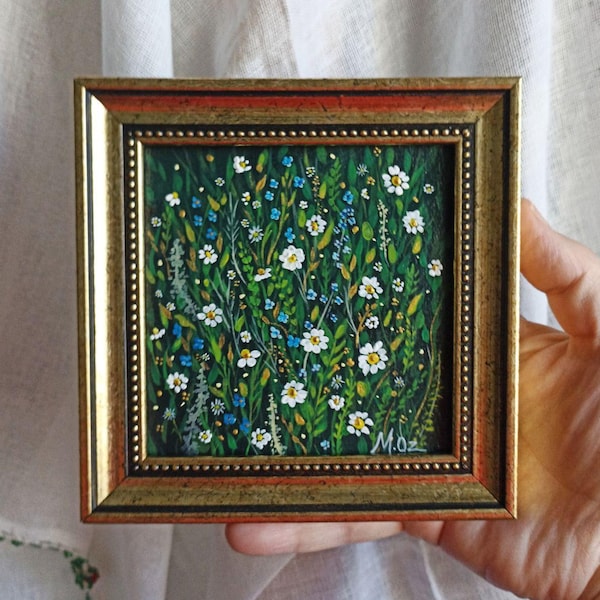 Mini Daisy Painting in Gold Frame – Original Floral Art, Cottagecore Wall Decor, Hand Painted Art Gift, Vintage Style Botanical Art