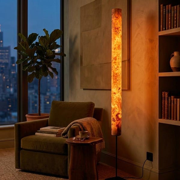 Golden Mara – Lámpara de pie de madera hecha a mano de 175 cm, estilo moderno orgánico/de mediados de siglo, luz cálida para sala de estar, oficina o dormitorio.