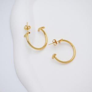 Zierliche Hoop Ohrringe, Gold Creolen, minimalistische Gold Ohrringe