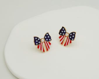 愛国的なリボンイヤリング、アメリカ国旗スタッドピアス、7月4日イヤリング、USAプライドジュエリー、赤白青イヤリング、独立記念日ジュエリー