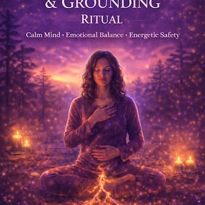 Può includere: Illustrazione digitale che promuove un "Rituale di Stabilità Interiore e Radicamento". L'immagine mostra una persona in meditazione, circondata da candele e uno sfondo stellato. Il testo include "Mente Calma, Equilibrio Emotivo, Sicurezza Energetica."