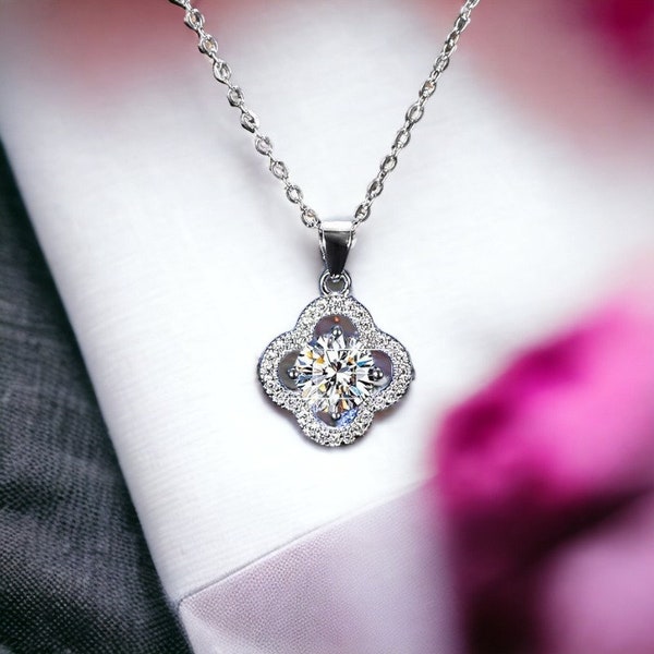 Frauen-schöner vierblättriges Kleeblatt Moissanite 2CT Diamant-Kleeanhänger, Silberhalskette, Glückswunsch-Halskette