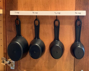 Kitchen measuring cups organizer with hooks