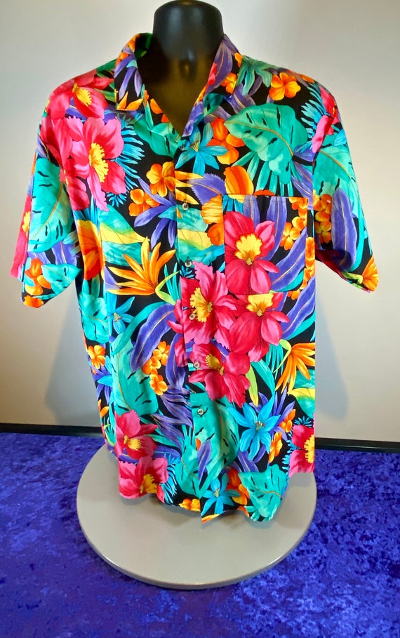 Authentic vintage Hawaii Shirt. Beautiful colors.… - image 8