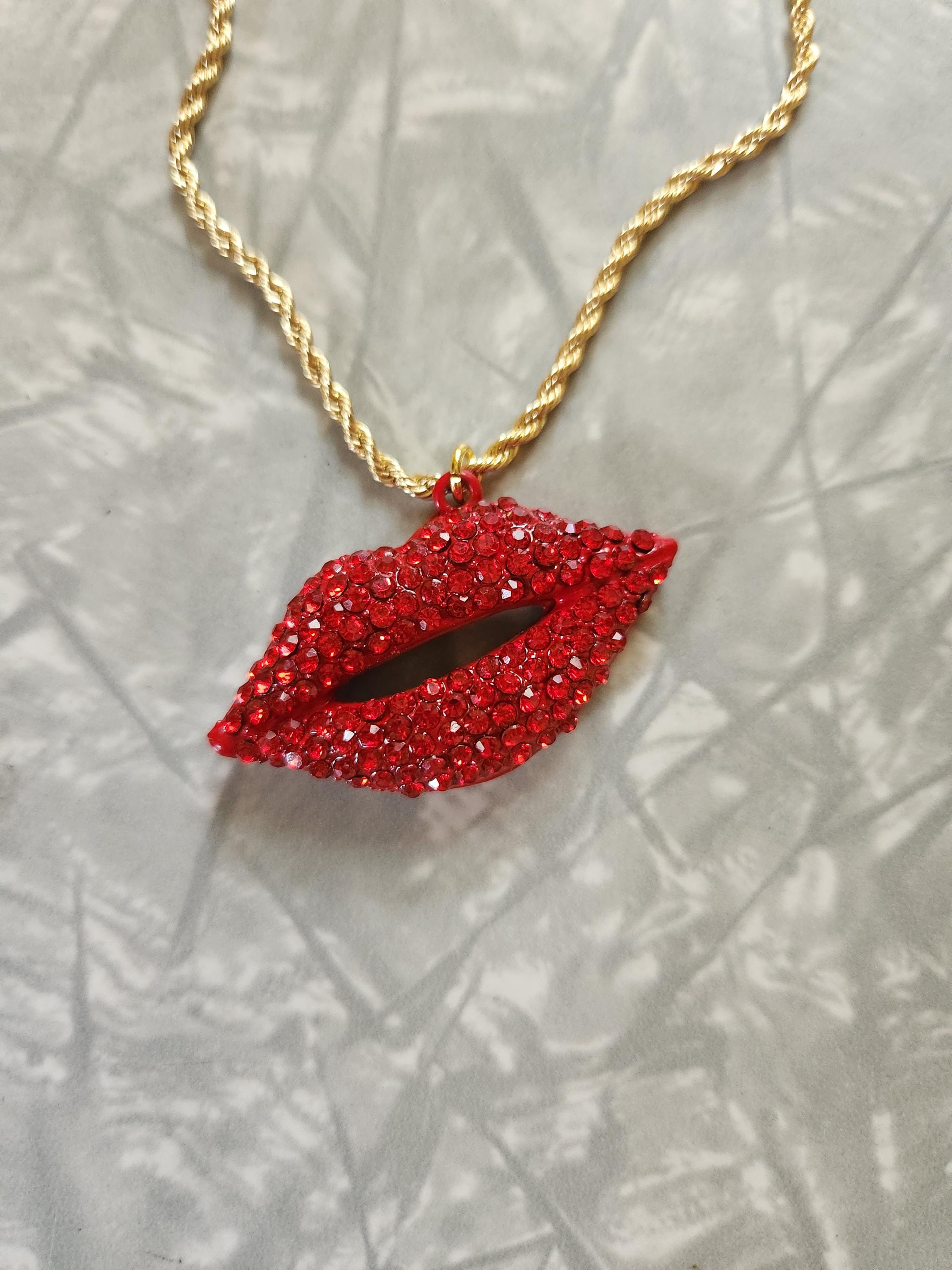 VTG 1980's Plastic Red Link Chain Necklace With 12 Clip On