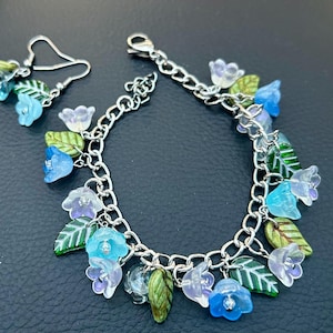 Blue flower bracelet