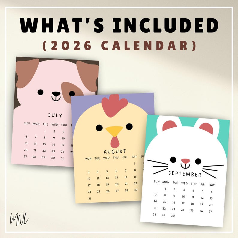Puede incluir: Tres calendarios de 2026 con ilustraciones de animales: un perro para julio, una gallina para agosto y un gato para septiembre. Cada calendario tiene un esquema de color diferente. El texto "WHAT'S INCLUDED" est&aacute; en la parte superior.