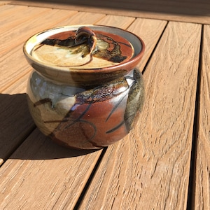 Honey Pot Vintage Studio Art Pottery Artist Signed Bruce Nyeste lidded spice container Vintage Decor Cottage Dish with Cover Glazed Pottery