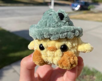 Crochet Duck with Frog Hat, Crochet Duck Plush, Mini duck, frog Hat, crochet duck, mini frog Hat, crochet gift, handmade gift, duck gift