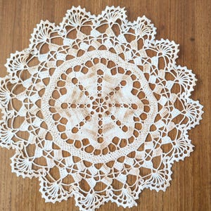 Vintage Doily, Brown & White, 31cm Diameter