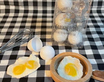 Crackin' Eggs - Felt Play Food, Kitchen, Montessori, Sensory Friendly, Quiet toy, Imagination, Wool, Handmade, Preschool, Pretend