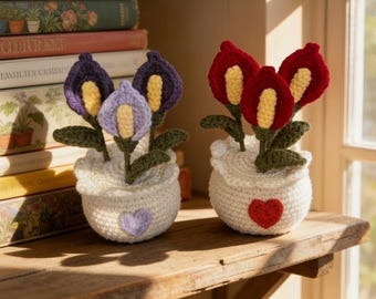 Maceta de calas de ganchillo / Decoración floral hecha a mano / Calas rojas, moradas y blancas / Maceta de lavanda / Regalo para el Día de la Madre / Decoración de primavera para el hogar