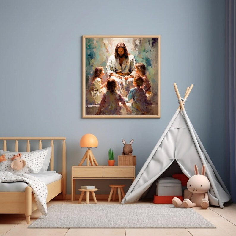 Puede incluir: Una pintura de Jes&uacute;s rodeado de ni&ntilde;os. La pintura est&aacute; en un marco de madera y est&aacute; colgada en una pared azul claro. La pintura est&aacute; en una habitaci&oacute;n con una cama, una l&aacute;mpara, una planta y una tienda de campa&ntilde;a.