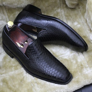 Mocassins sur mesure faits main en cuir véritable texturé Anaconda de couleur noire pour homme