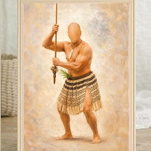 Può includere: Un dipinto a olio incorniciato raffigurante una figura senza volto dalla corporatura muscolosa, che indossa una gonna intrecciata color beige e marrone scuro. La figura tiene una lunga lancia di legno in posizione verticale e un ciondolo chiaro.