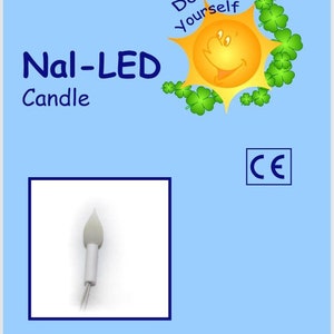Peut inclure: Une bougie LED blanche avec une pointe pointue. La bougie est étiquetée "Nal-LED Candle" et porte le texte "Do It Yourself" avec un graphique de soleil souriant. L'image comprend également le marquage CE et le texte "2mA @ 5V 7mA @ 12V".