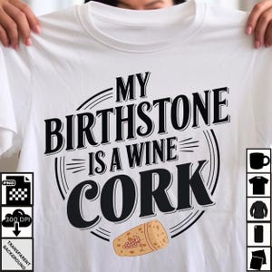 Divertente PNG per amanti del vino – "La mia pietra portafortuna è un tappo di sughero" – PNG di alta qualità per sublimazione – Versioni in bianco e nero