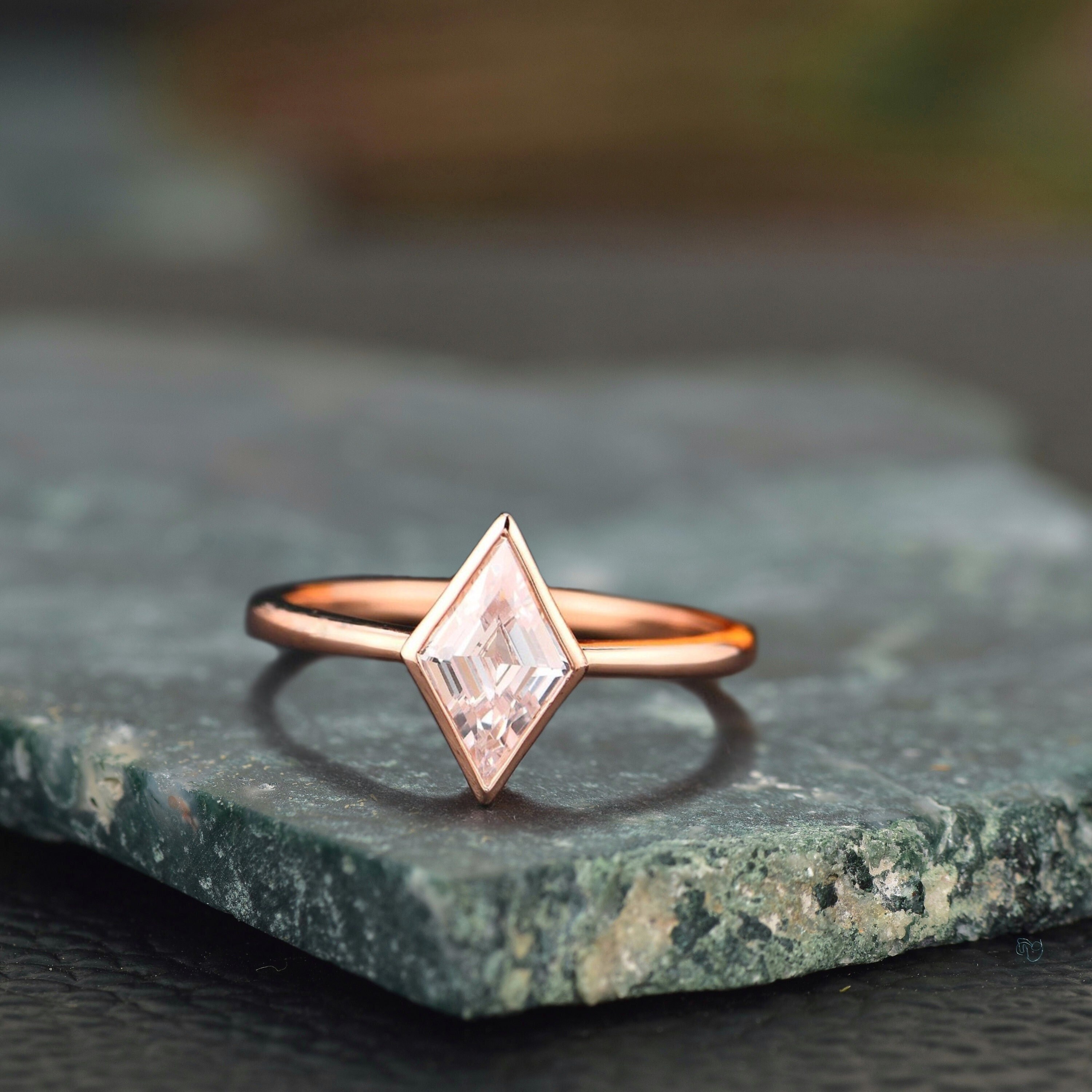 18K White Gold Plated Simulated Crystal Curved Rhombus Ring - Silver - SdinaFashion&Jewellery