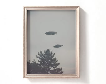 Flying Saucer Photo, Vintage Ufo Photo, I Want To Believe Poster, Retro Ufo Print, Digital Printable UFO Art Print, Sci Fi Gift, Aliencore