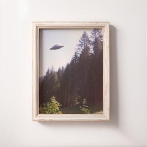 Vintage UFO Photograph, Ufo Digital Printable, Nostalgic Image Ufo, Downloadable Art
