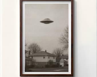 Vintage UFO Aesthetic Photo, Classic Flying Saucer Print, Retro Sci-Fi Digital Wall Art