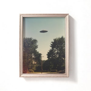 Vintage Ufo Photograph, Flying Saucer Photo, Retro Ufo Print, Digital Printable UFO Art Print