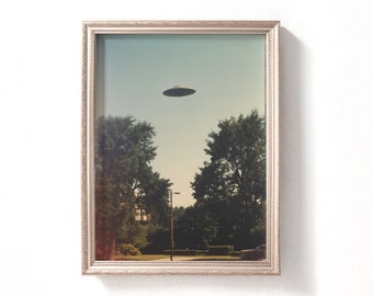 Vintage Ufo Photograph, Flying Saucer Photo, Retro Ufo Print, Digital Printable UFO Art Print
