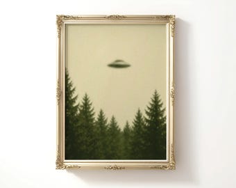 Vintage UFO Photo Print, 1980s UFO Sighting, Retro Alien Wall Art, Sci Fi Paranormal Digital Download, Space Decor