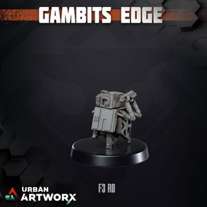 Op de afbeelding: Een grijs miniatuur robotfiguur met het label F3 RO, voorzien van een hoekige romp, mechanische ledematen en een gemonteerd wapenonderdeel. Het figuur staat op een ronde zwarte basis, met de tekst GAMBITS EDGE en URBAN ARTWORX zichtbaar.