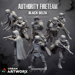 Op de afbeelding: Een set van 7 grijze plastic miniatuurfiguren van Star Wars-personages. De figuren zijn in verschillende actiehoudingsposes geposeerd. De figuren maken deel uit van een "Black Delta"-vuurteam. De tekst "AUTHORITY FIRETEAM" en "BLACK DELTA" is zichtbaar in de afbeelding.