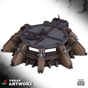 Peut inclure: Une miniature de bunker hexagonale marron et gris foncé avec un toit en métal nervuré, des piliers de soutien renforcés et des emblèmes de crâne sur chaque coin. La structure comprend une ventilation circulaire centrale et des détails métalliques.