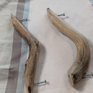 手作りの素朴なパイン材キャビネットハンドル（ペア）、中心間距離17cm、ナチュラルカラー