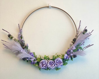 Corona de aro del Día de la Madre de rosa púrpura, corona de media luna de aro de gran tamaño, decoración de pared de corona de aro, corona de aro de lavanda púrpura con plumas