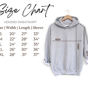 Pu&ograve; includere: Tabella delle taglie per una felpa con cappuccio con misure in pollici per larghezza, lunghezza e lunghezza della manica. Le taglie includono S, M, L, XL e 2XL.