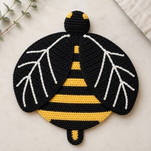 Bumblebee Crochet Potholder Pattern PDF, Vintage Mid-Century Bee Hot Pad, Thick Double Layered Cotton