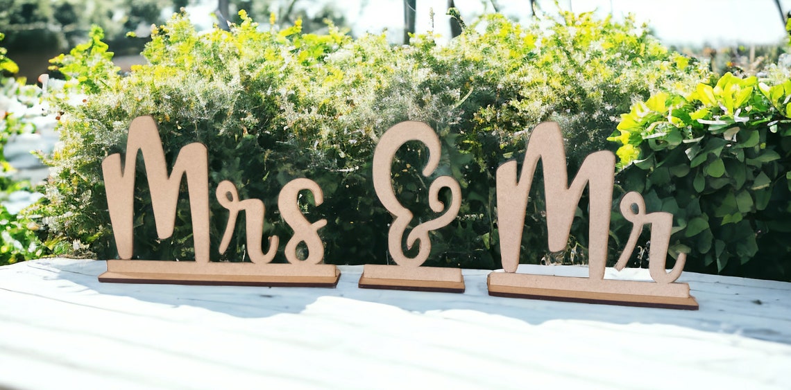 Mr and Mrs Sign/ Wedding Name Sign/ Mr and Mrs Standing Sign/ Digital ...