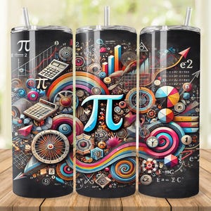 以下が含まれることがあります： 数学記号、方程式、幾何学的な形を特徴とするグラフィックデザインが施された、カラフルなステンレス製のタンブラー3つ。タンブラーは黒地に虹色の渦巻き模様。タンブラーに書かれた文字は「π」、「e2」、「E=mc」、「E=zc」。