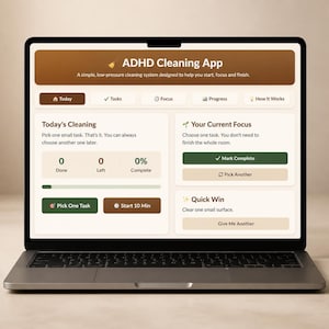 Könnte beinhalten: Ein Laptop-Bildschirm zeigt die Benutzeroberfläche der ADHD Cleaning App. Das Dashboard verfügt über eine braune Kopfzeile mit dem Text ADHD Cleaning App sowie Abschnitte für Today's Cleaning, Your Current Focus und Quick Win mit Schaltflächen.