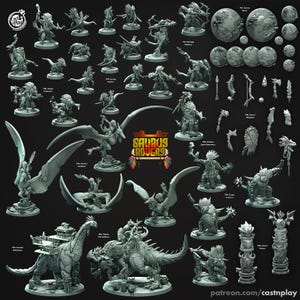 Può includere: Una collezione di miniature grigie intitolata Saurus Rovers, che presenta varie creature simili a dinosauri, cavalieri, armi e basi circolari. Il set include grandi bestie con piattaforme, rettili alati e guerrieri dettagliati su sfondo nero.