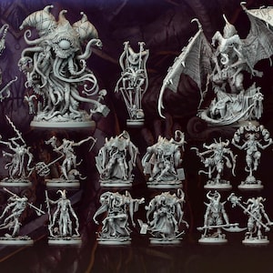 Könnte beinhalten: Eine Sammlung grauer Miniaturfiguren mit dem Titel Circus Grotesque Fiendish Troupe, die verschiedene monströse Kreaturen mit Tentakeln, Flügeln und Hörnern zeigt, jeweils auf einem runden Sockel, angeordnet in einem Raster mit dem Markenlogo.